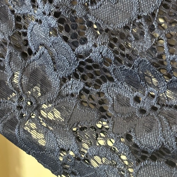 OURS lace short sleeve dress on or off the shoulder. Size  Xl. Stunning lace - Picture 2 of 7